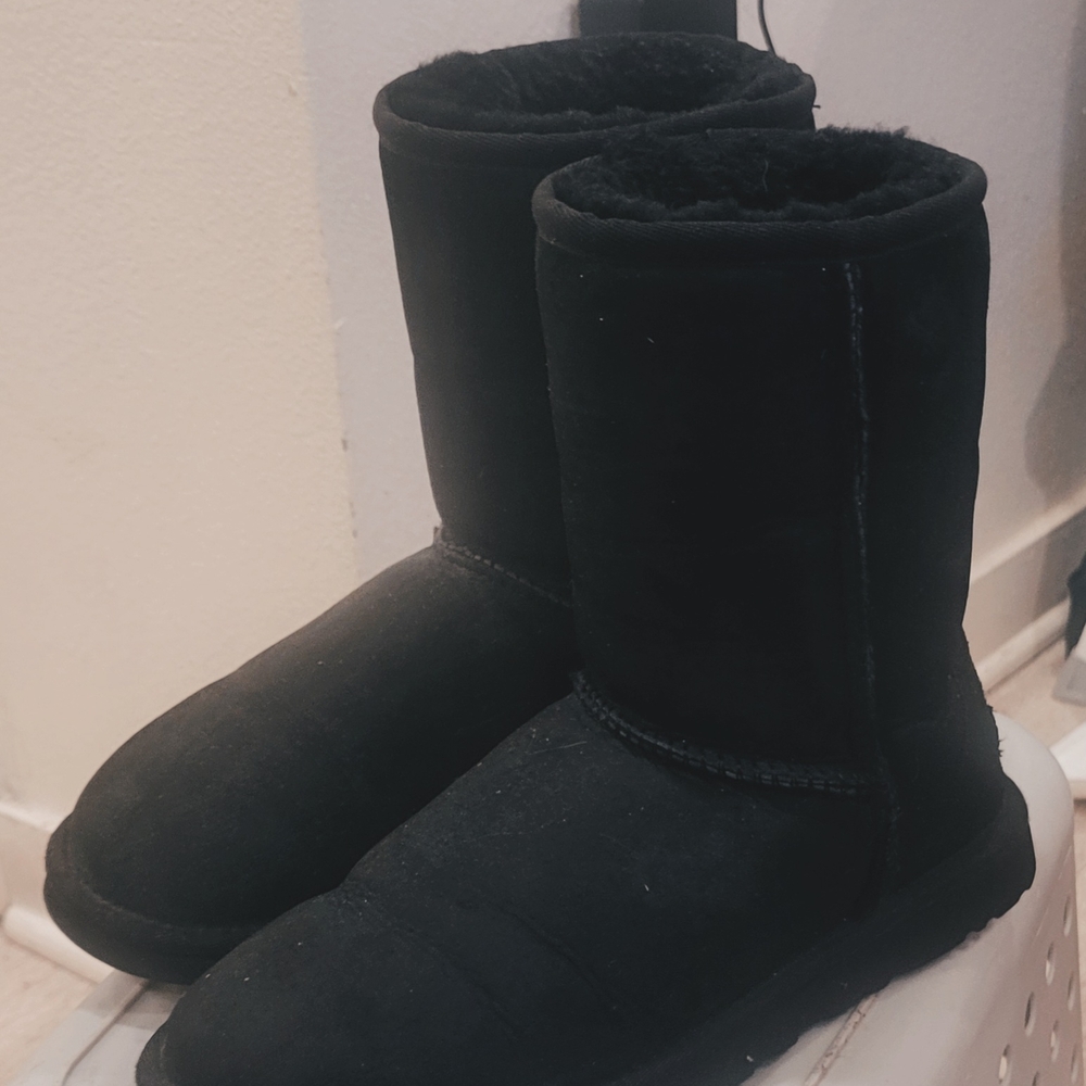 UGG Women's Classic Short II Boot- Black Size 6